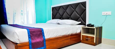 Dobbeltrom – deluxe, balkong, byutsikt | Skrivebord og wi-fi (inkludert)