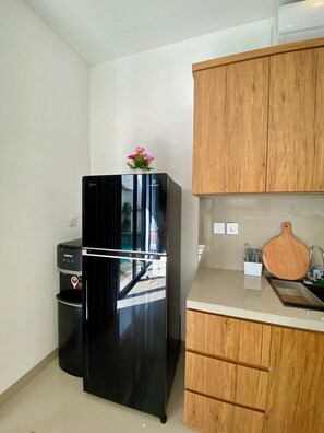 Fridge, microwave, stovetop, dishwasher - Villa Indah (Ungasan)