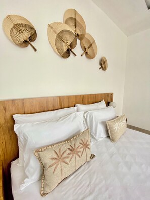 Deluxe-Villa, Poolblick | Schreibtisch, laptopgeeigneter Arbeitsplatz, kostenloses WLAN