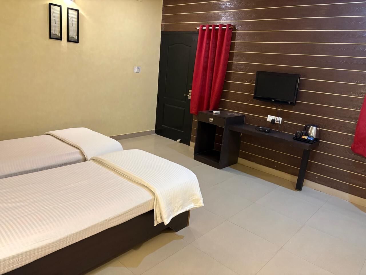 Standard Double Room, Garden View | Desk, free WiFi