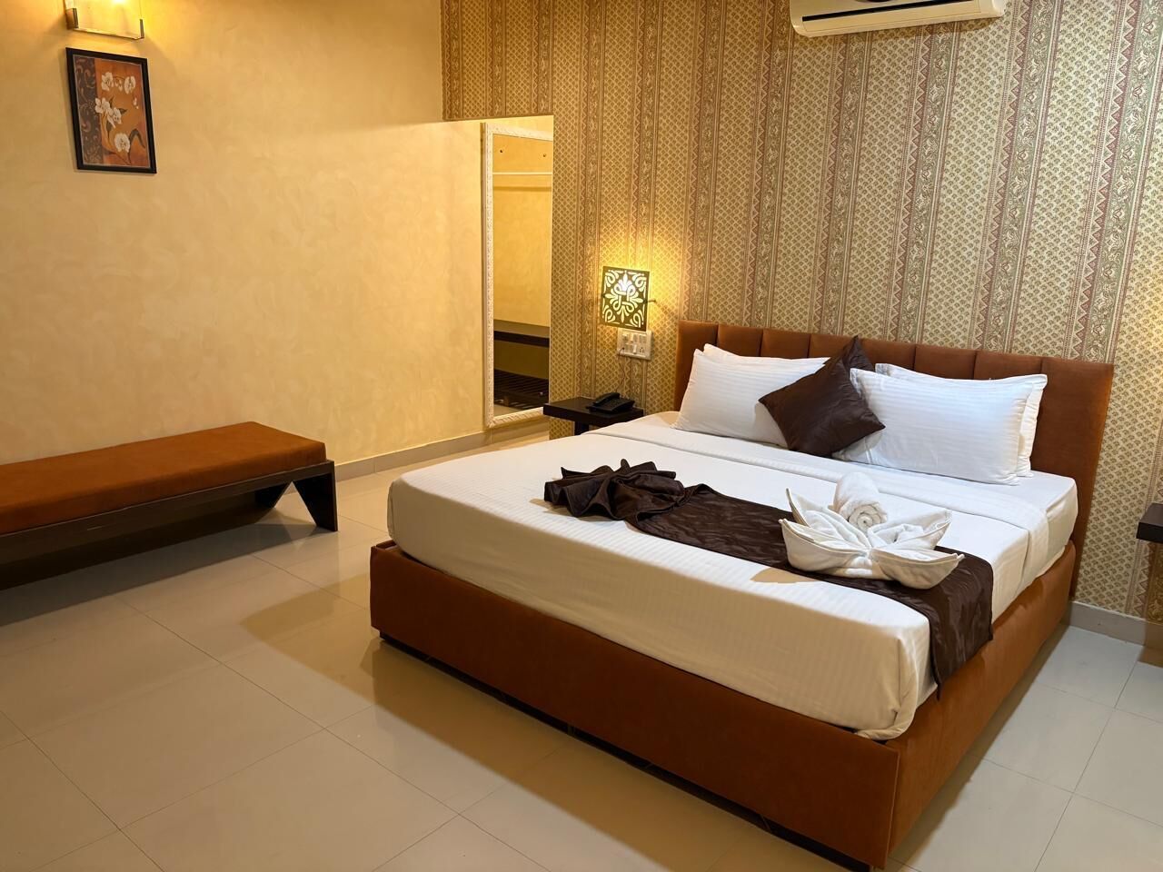 Deluxe Double Room, Garden View | Desk, free WiFi