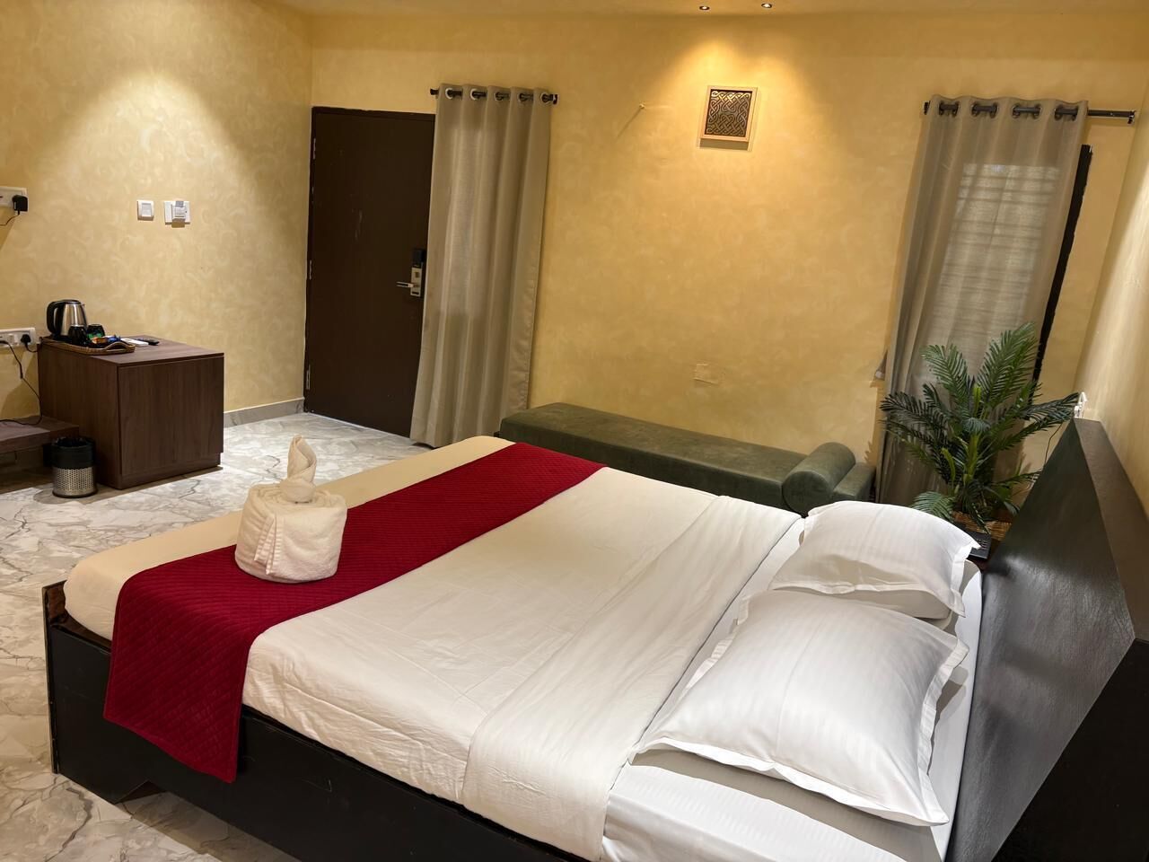 Premium Twin Room | Desk, free WiFi