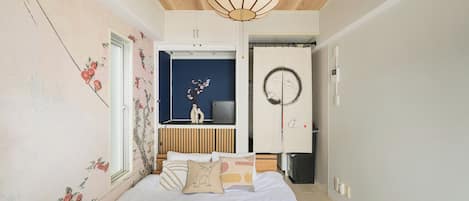 Iron/ironing board, WiFi, bed sheets