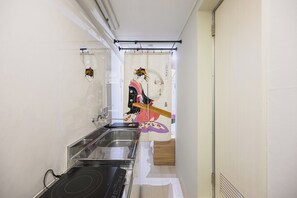 Interior - Japanese Modern Sakura Room｜6 min. from Mejiro, 9 min. from Ikebukuro/ Urban lodging with a view of Fuji and trains (Toshima City)