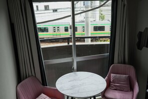 Interior - Japanese Modern Sakura Room｜6 min. from Mejiro, 9 min. from Ikebukuro/ Urban lodging with a view of Fuji and trains (Toshima City)