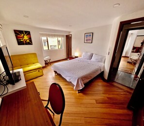 Comfort Double Room, Garden View | Desk, laptop workspace, free WiFi, wheelchair access - HOTEL CASA IRIS (Chía)