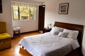 Comfort Double Room, Garden View | Desk, laptop workspace, free WiFi, wheelchair access - HOTEL CASA IRIS (Chía)