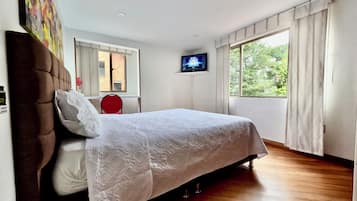 Bureau, espace de travail pour ordinateur portable, Wi-Fi gratuit