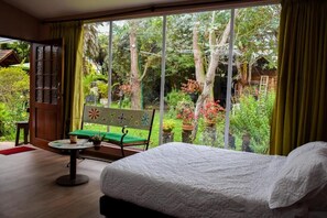 Comfort-Doppelzimmer, Gartenblick | Schreibtisch, laptopgeeigneter Arbeitsplatz, kostenloses WLAN