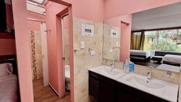 Bureau, espace de travail pour ordinateur portable, Wi-Fi gratuit