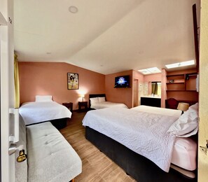 Family Shared Dormitory, Garden View | Desk, laptop workspace, free WiFi, wheelchair access - HOTEL CASA IRIS (Chía)