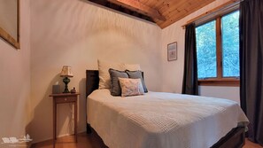 2 bedrooms, iron/ironing board, free WiFi, bed sheets - Renovated Westport Island Retreat: 180° Water Views, Shared Dock & Dog Friendly! (Westport)