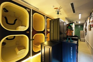 ダブルルーム (1 名様利用) ベッド (複数台) 禁煙 冷房 | WiFi (無料)