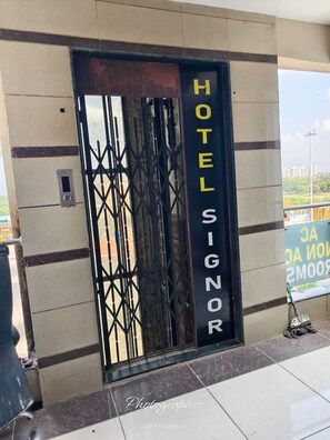 Exterior detail - HOTEL SIGNOR (Ahmedabad)