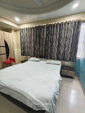 Superior Room - HOTEL SIGNOR (Ahmedabad)