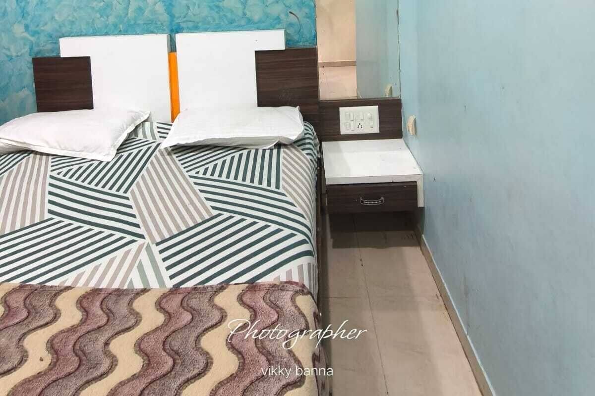 Superior Room | Egyptian cotton sheets, premium bedding, memory foam beds, desk