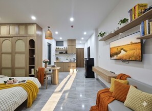 Deluxe Studio, Balcony, Mountain View - NomadStay Coastline Living (Sơn Trà)