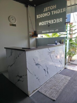 Lobby - Hotel Right Choice (Indore)