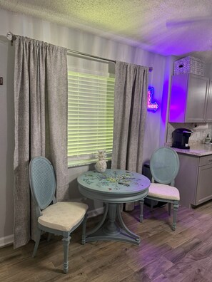 Dining - Stay Where You Play at Paradise Lakes! Sleeps up to 4! (Lutz)