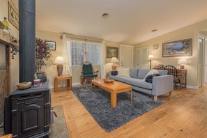 TV, fireplace, DVD player, books - Cozy Sunriver Analog Escape (Sunriver)