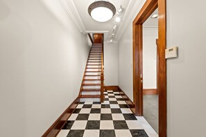 Interior - Walk everywhere, sleep peacefully - Upper French Quarter House w Couryard (New Orleans)