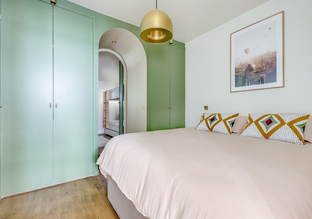 2 bedrooms, iron/ironing board, Internet, bed sheets