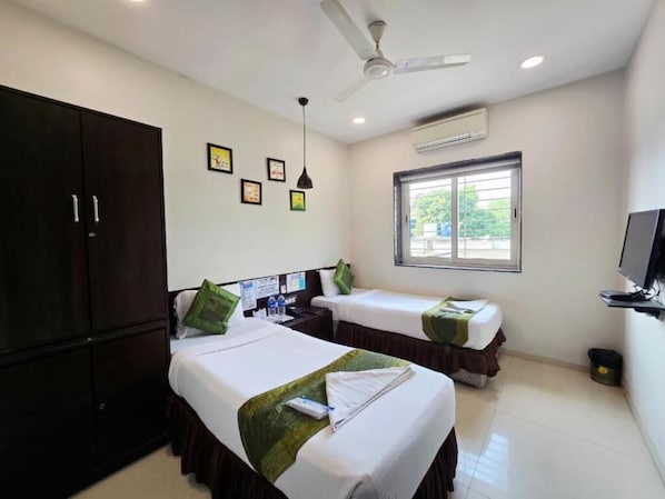 Deluxe Double Room, Balcony, City View | Free WiFi - The Platinum saltlake (Bidhannagar)