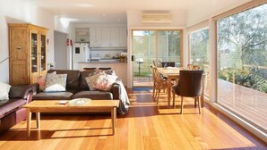 TV - Secluded Grampians Cottage with Mountain Views & Wildlife (Dunkeld)