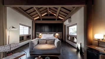 Luxury Studio Suite | Down comforters, minibar, desk, blackout drapes