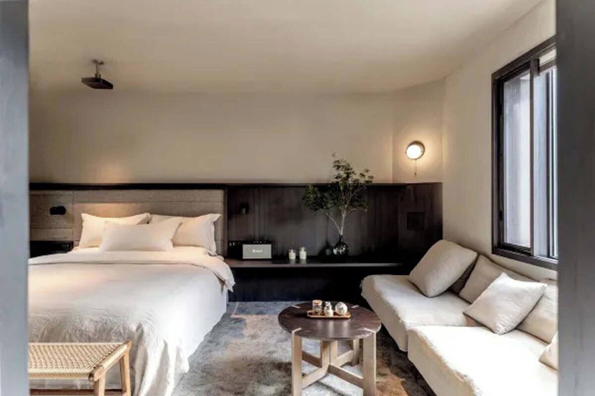 Luxury-Doppelzimmer, Balkon, Bergblick | Daunenbettdecken, Minibar, Schreibtisch, Verdunkelungsvorhänge