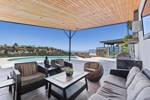 Terrace/patio - 3-bedroom mid-century modern house in Sherman Oaks, beautiful views, and a pool. (Sherman Oaks)
