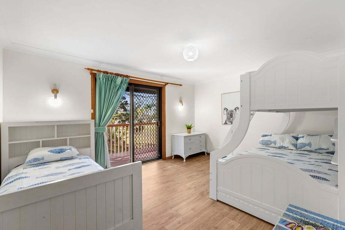 4 bedrooms, bed sheets