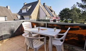 Outdoor dining - Residence Le Village De Legenese (Carnac)