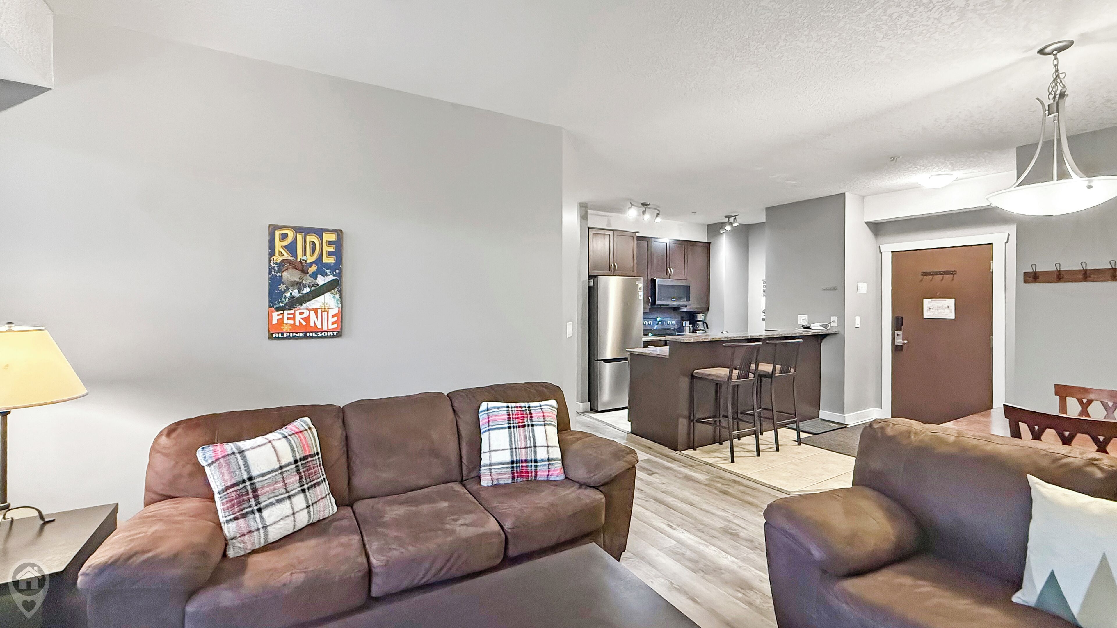 Televisión y chimenea 