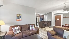 Televisión y chimenea 