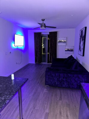 TV, fireplace