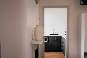Interior - Palfreymans Arcade | Central NoHo 1 Bed Apartment - 5 (Hobart City)