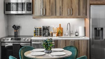 Coffee/tea maker, fridge, microwave, oven