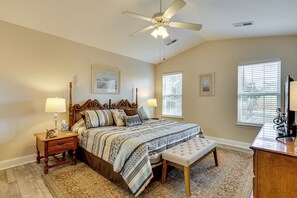 3 habitaciones, tabla de planchar con plancha, cuna de viaje y internet
