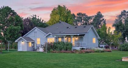 Spacious 5-bedroom farmhouse in peaceful Wendell, Idaho