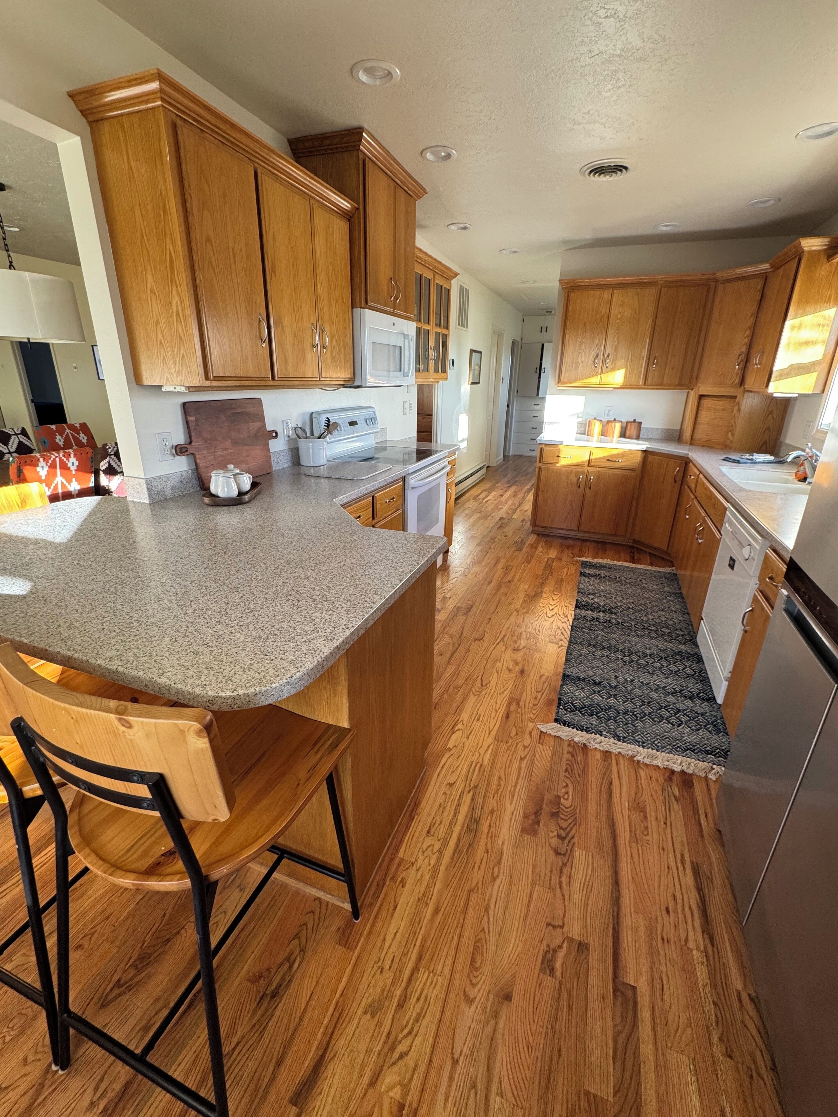 Refrigerador, microondas, horno y parrilla de estufa 