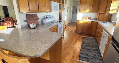 Spacious 5-bedroom farmhouse in peaceful Wendell, Idaho