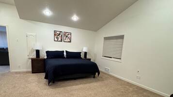 Silitysrauta/-lauta, Wi-Fi, vuodevaatteet