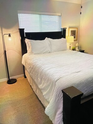 Iron/ironing board, WiFi, bed sheets - 2-bedroom house in quaint New Iberia with cool AC (New Iberia)