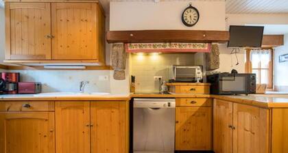 Holiday Home in Crac'h Near Locmariaquer Beach