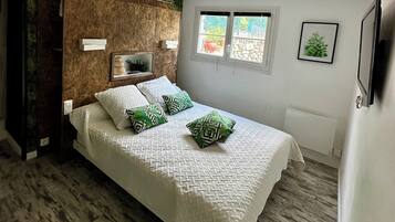 2 slaapkamers, een strijkplank/strijkijzer, wifi, beddengoed
