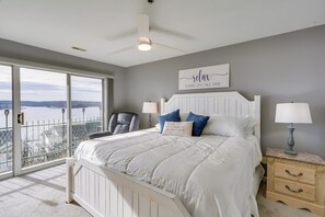 3 bedrooms, iron/ironing board, travel crib, internet