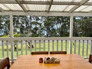 Outdoor dining - Sting Ray Bay - Close to the beach (Bendalong)
