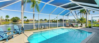 Boat Dock & Lanai: Waterfront Oasis in Cape Coral!