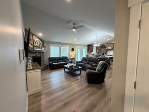 Smart-TV, Kamin, Tischfußball